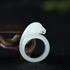 籽料和田白玉壮志凌云指环