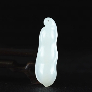 山流水料和田羊脂白玉福豆吊坠