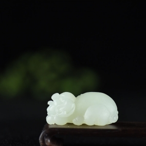 籽料和田白玉福猪吊坠