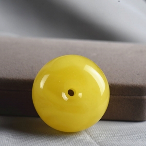 鸡油黄蜜蜡平安扣吊坠