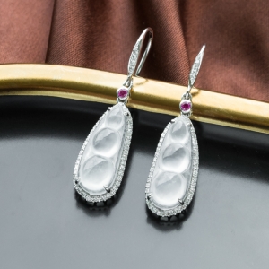 18K冰种翡翠福豆耳坠