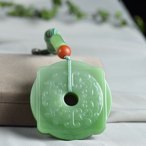 山料和田碧玉守护平安扣吊坠