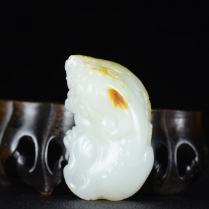 籽料和田白玉貔貅手把件