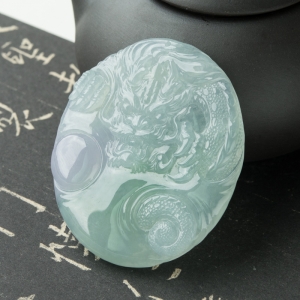 糯冰种春带彩翡翠神龙戏珠吊坠