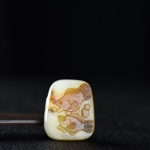 籽料和田白玉年年有余吊坠