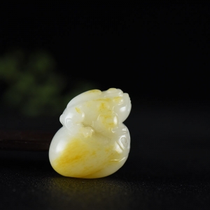 籽料和田白玉财源滚滚吊坠