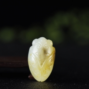 籽料和田白玉蝉吊坠
