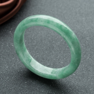 56mm糯冰种豆绿翡翠平安镯
