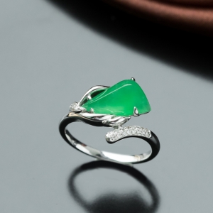 18K糯冰种翠绿翡翠戒指