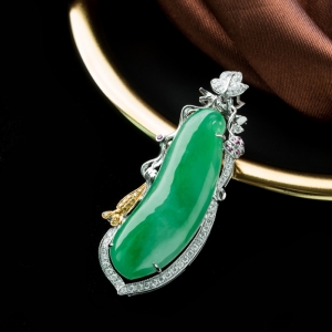 18K糯冰种翠绿翡翠福瓜吊坠
