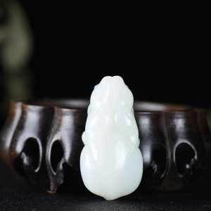 山流水料和田羊脂白玉卯兔吊坠