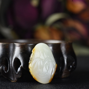 俏色籽料和田玉竹报平安吊坠