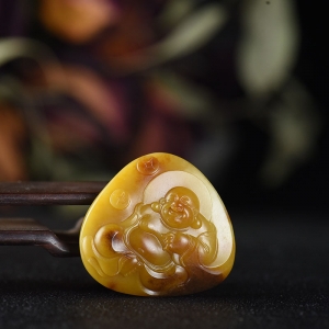 籽料和田玉黄沁弥勒佛吊坠