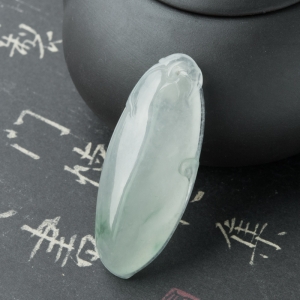 冰种飘花翡翠福瓜吊坠