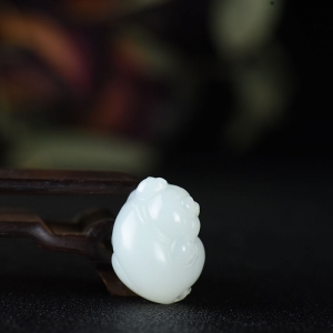 籽料和田白玉福猪吊坠