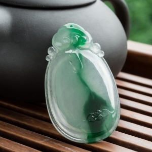 冰种飘翠翡翠福贝吊坠