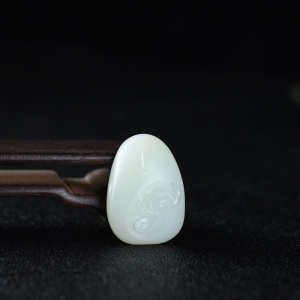 籽料和田白玉幽莲吊坠