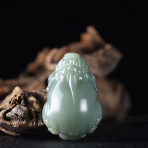 籽料和田碧玉貔貅吊坠