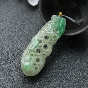 糯冰种飘翠翡翠福豆吊坠