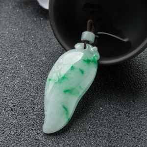 糯冰种飘翠翡翠福瓜吊坠