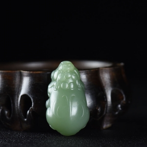 山料和田碧玉貔貅吊坠