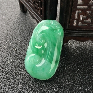 糯冰种飘翠翡翠如意吊坠