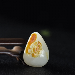 籽料和田白玉凤穿牡丹吊坠