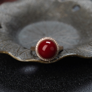18K沙丁牛血红珊瑚圆珠戒指