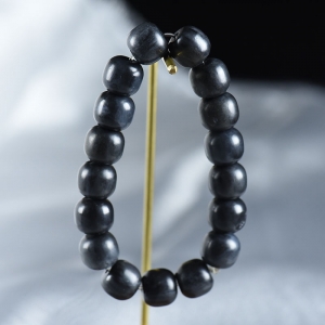 籽料和田玉青花老形珠单圈手串