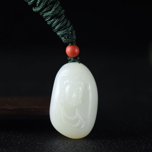 籽料和田白玉观音吊坠