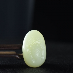 山料和田黄玉年年有余吊坠