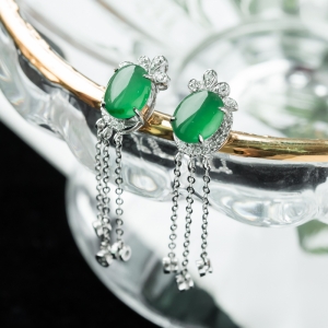 18K冰种翠绿翡翠耳坠