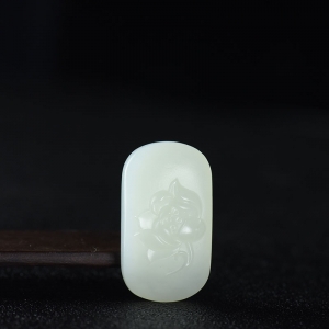 籽料和田白玉幽莲吊坠