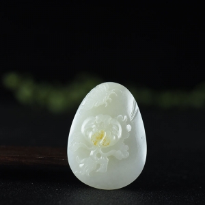 籽料和田白玉蝶恋花吊坠