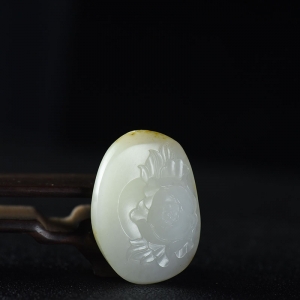 籽料和田白玉花开富贵吊坠