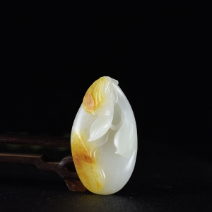 籽料和田白玉年年有余吊坠