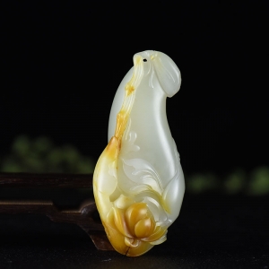 籽料和田白玉荷塘清趣吊坠