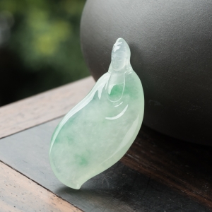 糯冰种飘翠翡翠观音吊坠