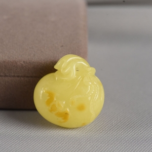 带皮蜜蜡福袋吊坠