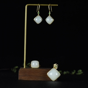 18K籽料和田白玉套装（三件）