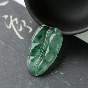 糯冰种飘翠翡翠金枝玉叶吊坠