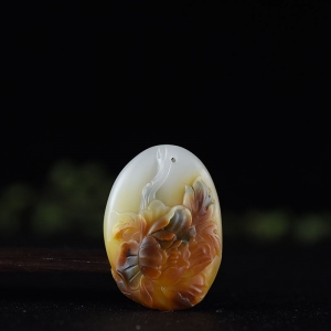 籽料和田白玉花开富贵吊坠