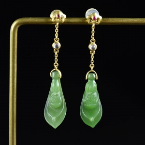 18K山料和田碧玉幽莲耳坠