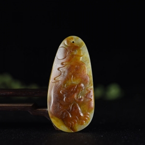 俏色籽料和田玉上山虎吊坠