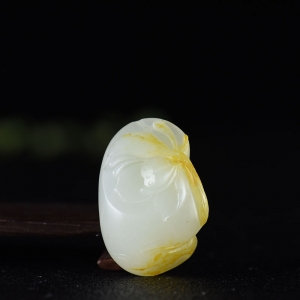 籽料和田白玉年年有余吊坠