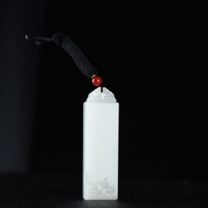 籽料和田白玉无事牌吊坠