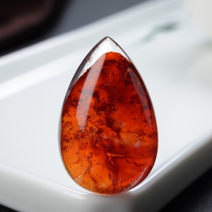 红胶花水晶吊坠