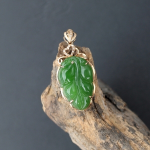 18K山料和玉碧玉金枝玉叶吊坠