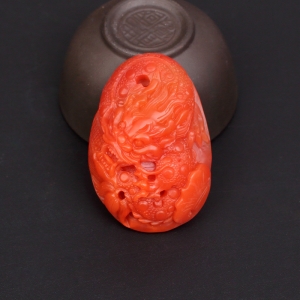 柿子红南红辰龙吊坠