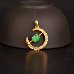 18K糯冰种阳绿翡翠吊坠